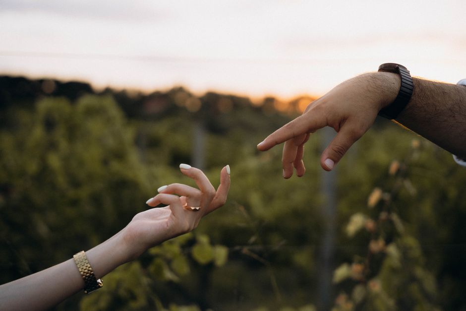 Kendini Yeniden Ebeveynleme (Reparenting) Nedir? 2 Yeniden ebeveynleme yolculuğundaki bir yetişkin