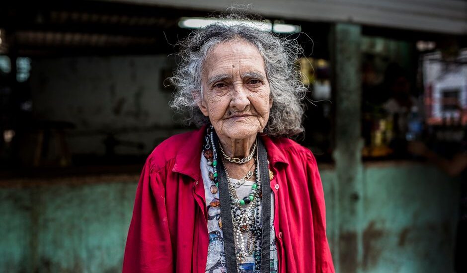 Öz güven duygusunu yansıtan kendinden emin kişi